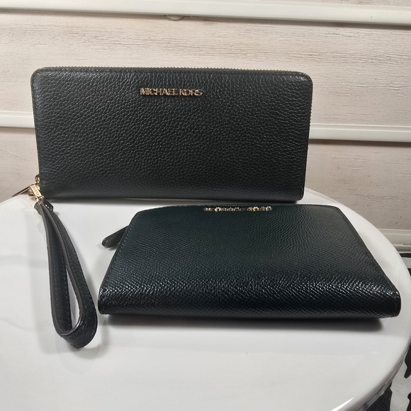 Michael Kors hunter green Wallet Set - Picture 2 of 10